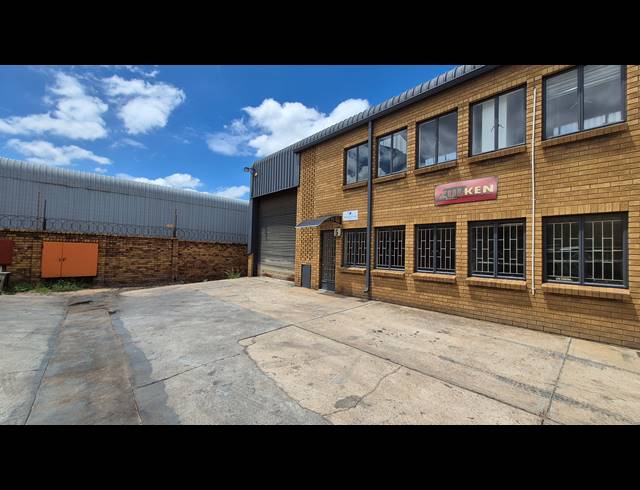 140M² FACTORY TO LET IN APEX